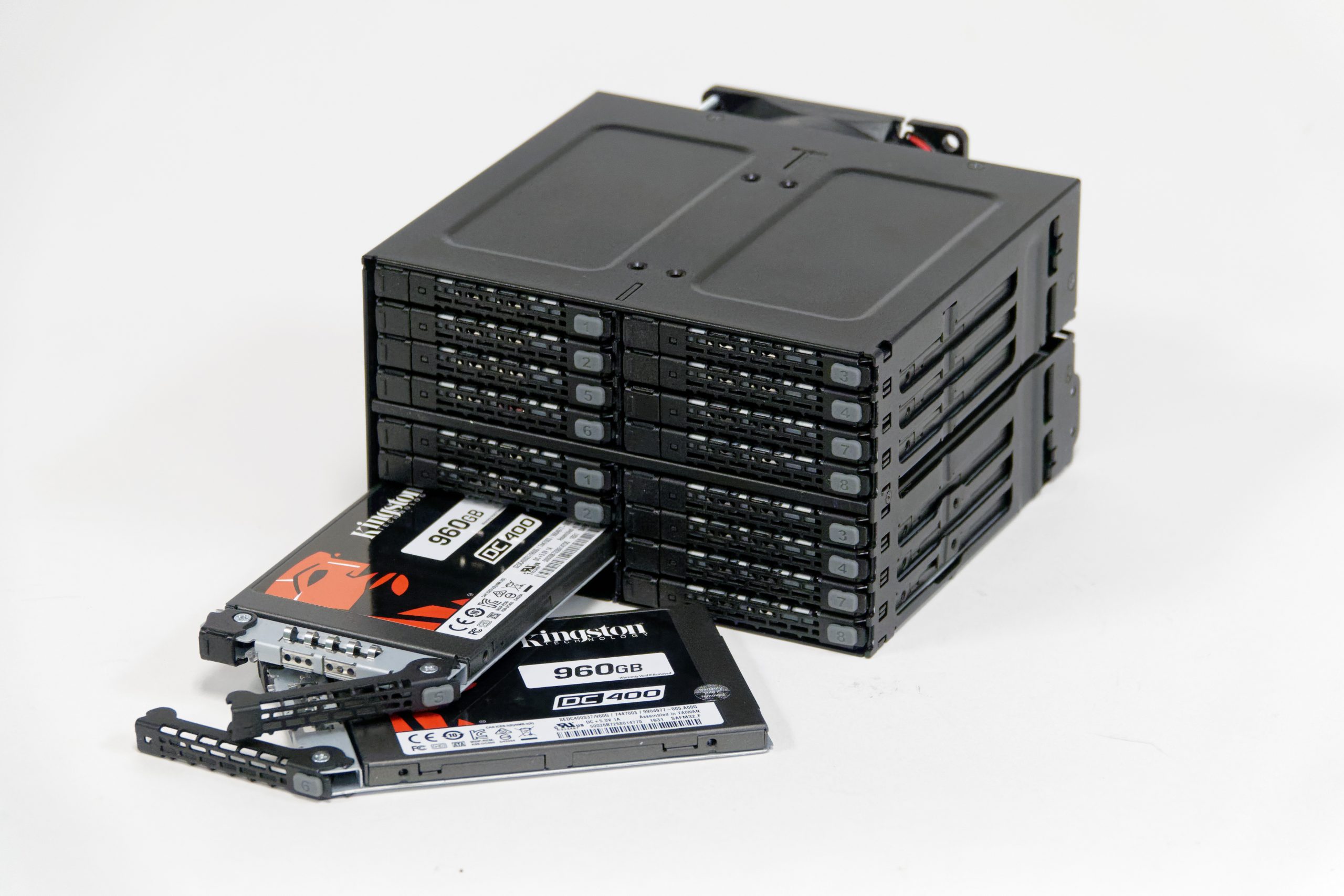 ICY DOCK ToughArmor MB516SP-B Review – High Density 16-Bay Hot-Swappable SAS/SATA